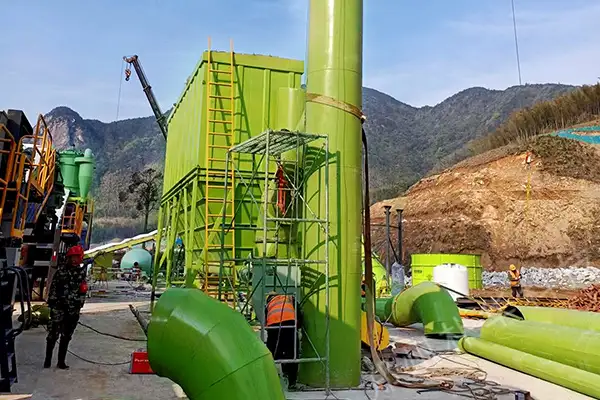 384袋脉冲布袋除尘器安装现场 384袋脉冲布袋除尘器安装现场