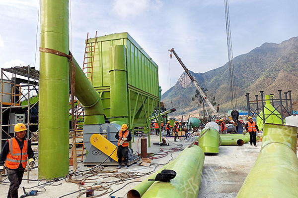 湖北水电站建设项目砂石骨料破碎配套的380袋除尘器施工现场